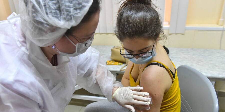 В рамках массовой вакцинации за сутки привито свыше 7 тысяч алматинцев