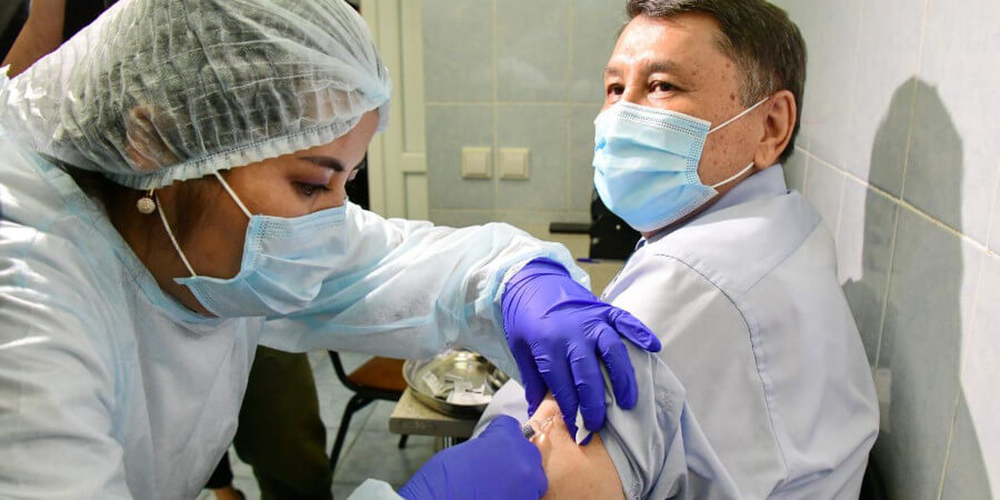 Жандарбек Бекшин: 89% казахстанских медиков прошли вакцинацию