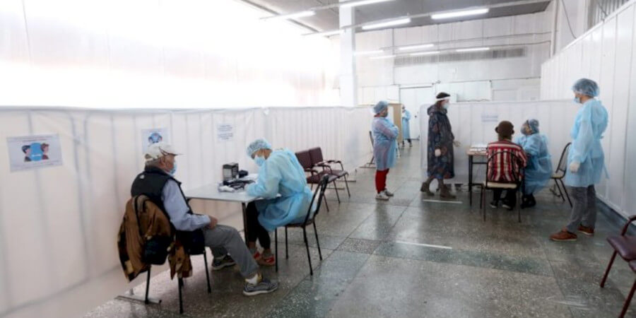 В Алматы развернуто почти 200 прививочных пунктов