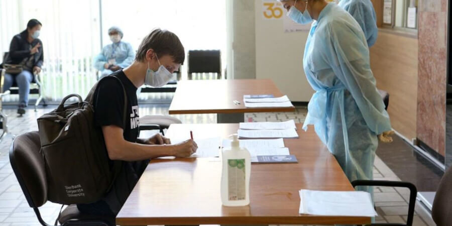 Будут ли казахстанцев отпускать с работы после вакцинации – ответ Минтруда