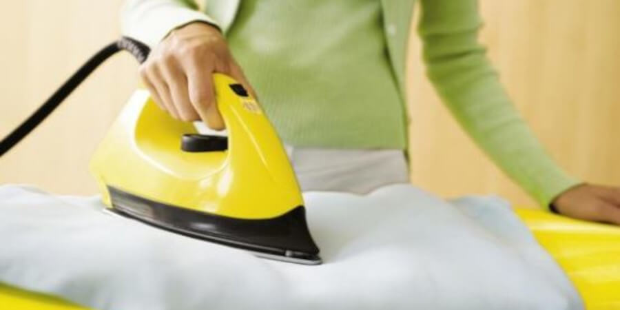 Как очистить покрытие утюга
