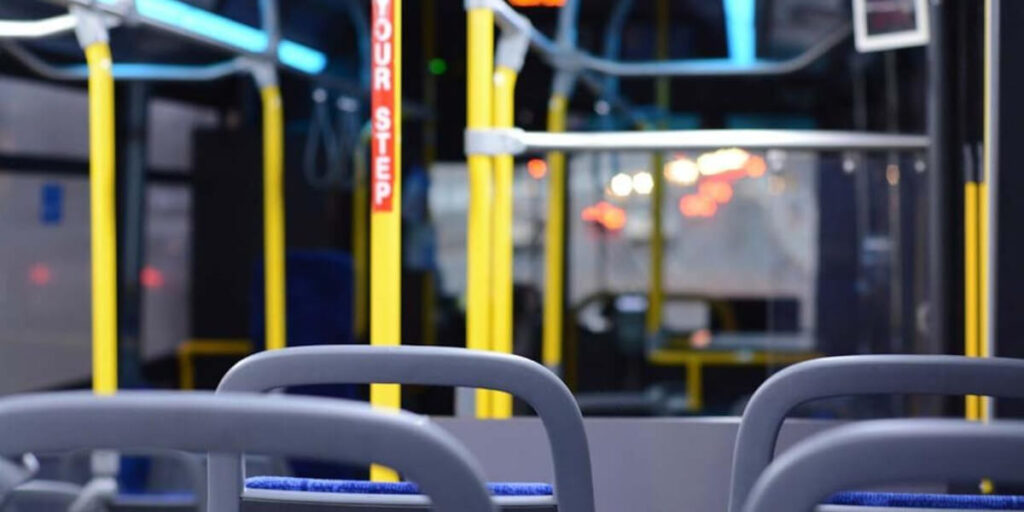 Что делать, если кондуктор оскорбил пассажира в автобусе?