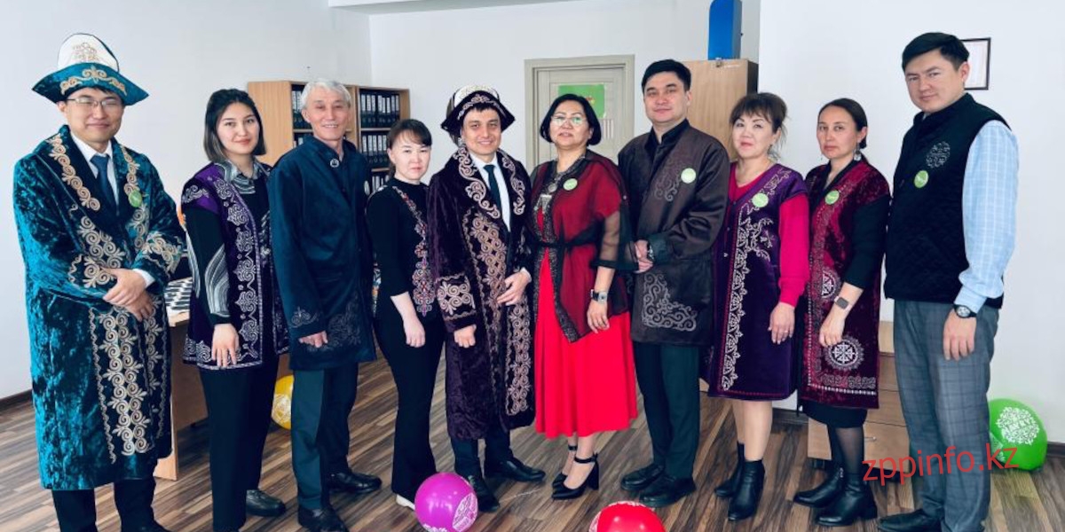 Коллектив департаментов организовали мероприятие - праздника амал – көрісу күні и день национальной одежды